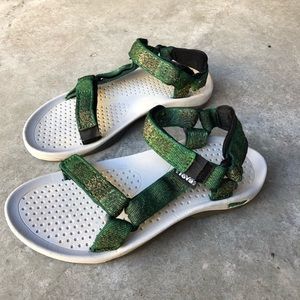 Teva Women’s Hurricane Sandals Size 7
